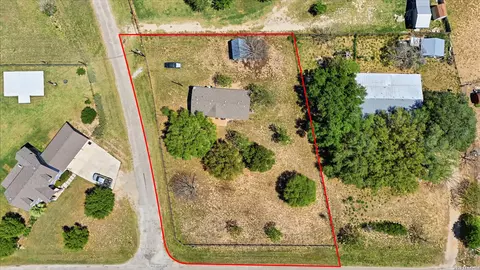 205 Creekview Dr, Floresville, TX 78114