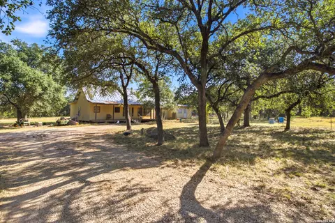 147 Green Valley Ct, Pipe Creek, TX 78063