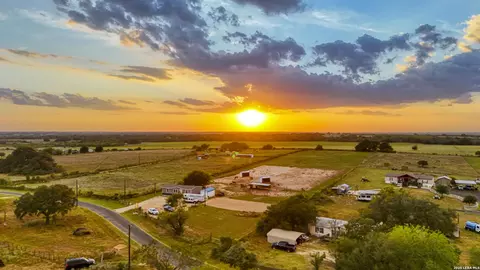2870 County Road 120, Floresville, TX 78114