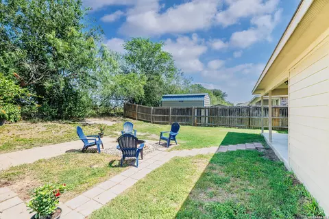 Exterior - 186 Talon, Luling, TX 78648 photo 5 of 6