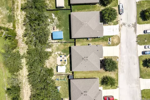 View/Area - 186 Talon, Luling, TX 78648 photo 6 of 9
