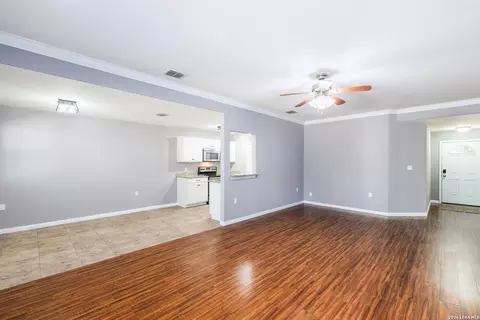 Living - 186 Talon, Luling, TX 78648 photo 2 of 5