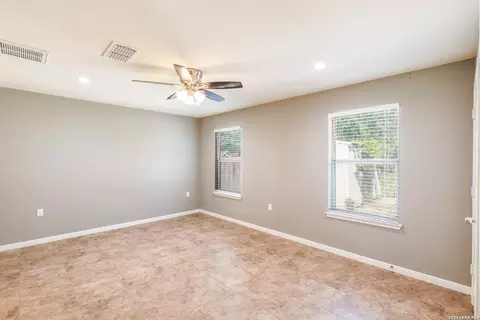 Living - 186 Talon, Luling, TX 78648 photo 5 of 5