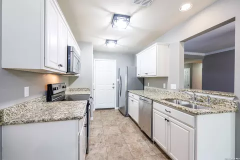 Kitchen - 186 Talon, Luling, TX 78648 photo 1 of 3