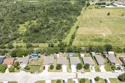 View/Area - 186 Talon, Luling, TX 78648 photo 2 of 9