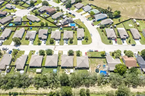 View/Area - 186 Talon, Luling, TX 78648 photo 5 of 9
