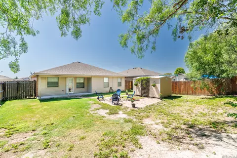 Exterior - 186 Talon, Luling, TX 78648 photo 3 of 6
