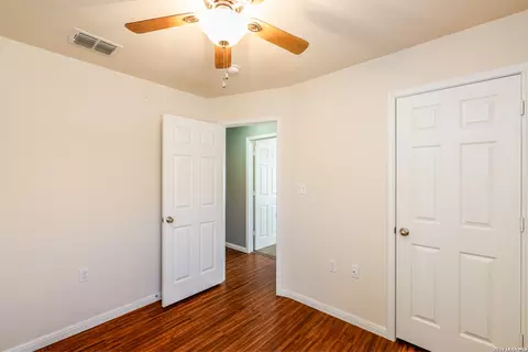 Bedroom - 186 Talon, Luling, TX 78648 photo 5 of 5
