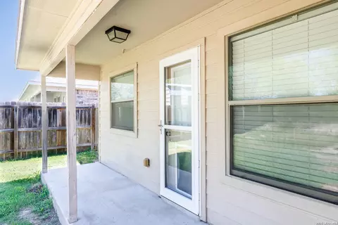 Exterior - 186 Talon, Luling, TX 78648 photo 6 of 6