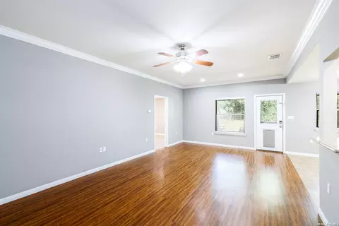 Living - 186 Talon, Luling, TX 78648 photo 4 of 5