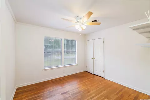 Bedroom - 140 Hillcrest, Luling, TX 78648 photo 3 of 4