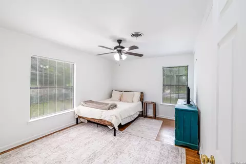 Bedroom - 140 Hillcrest, Luling, TX 78648 photo 2 of 4