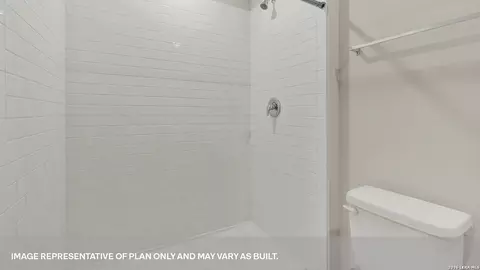 Bath - 302 Windflower Cv, Luling, TX 78648 photo 3 of 4