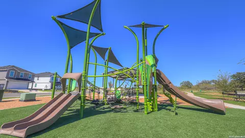 View/Area - 302 Windflower Cv, Luling, TX 78648 photo 4 of 5