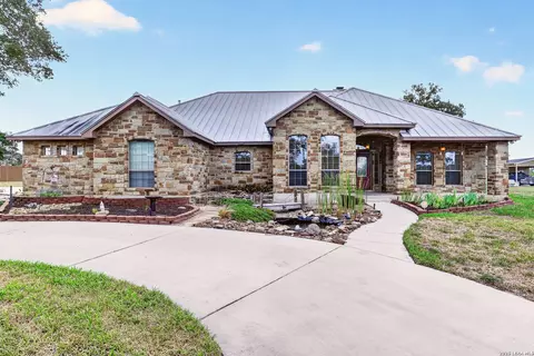 144 Abrego Lk, Floresville, TX 78114