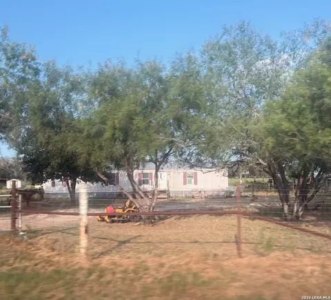 138 Terrace Hl, Floresville, TX 78114