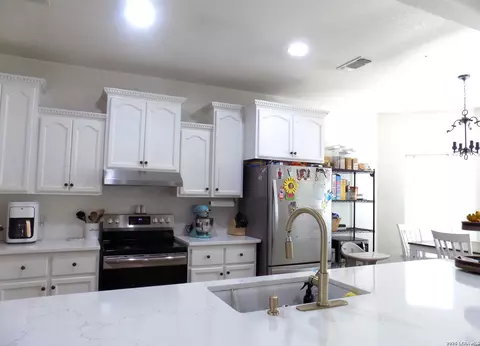 Kitchen - 2982 Superior Dr, Eagle Pass, TX 78852 photo 3 of 3