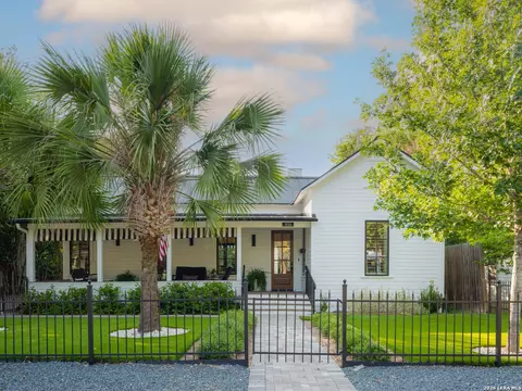 938 Cross St, New Braunfels, TX 78130
