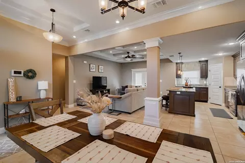 Entry Way - 2740 Oak Manor Dr, Eagle Pass, TX 78852 photo 2 of 3