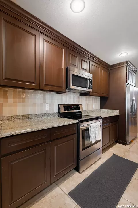 Kitchen - 2740 Oak Manor Dr, Eagle Pass, TX 78852 photo 2 of 3