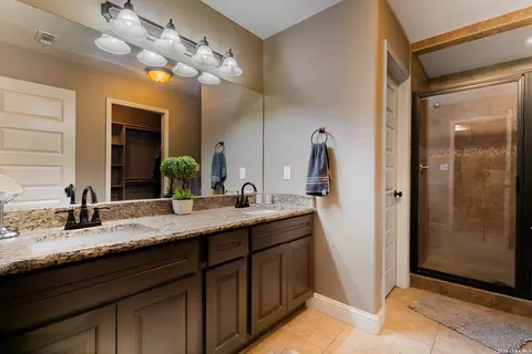 Bath - 2740 Oak Manor Dr, Eagle Pass, TX 78852 photo 1 of 6