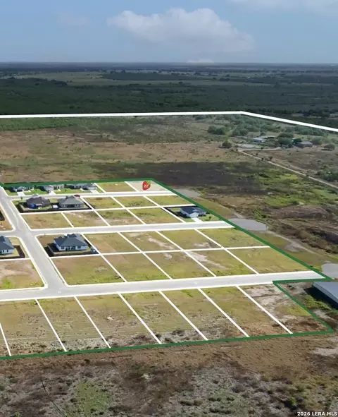 129 Growers Ave, Poteet, TX 78065