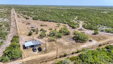2252 E Frontier 5, Freer, TX 78384
