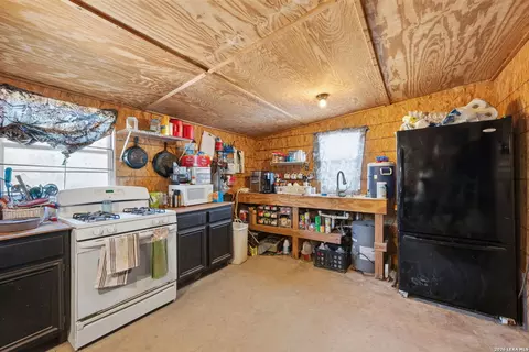 Kitchen - 2252 E Frontier 5, Freer, TX 78384 photo 1 of 1