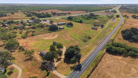 283 Bus Loop 181 S, Floresville, TX 78114
