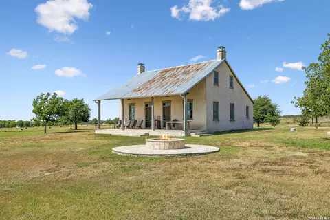 2007 County Road 271, Rio Medina, TX 78066