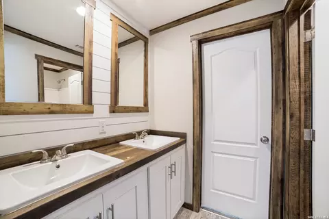 20353 Senior Rd, Von Ormy, TX 78073 photo 22