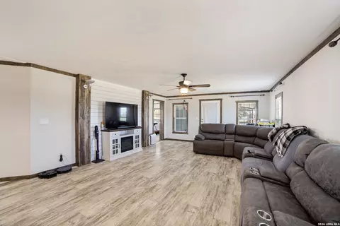 20353 Senior Rd, Von Ormy, TX 78073 photo 10