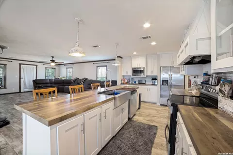 20353 Senior Rd, Von Ormy, TX 78073 photo 16