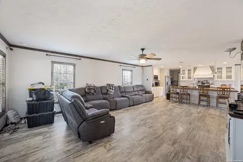 20353 Senior Rd, Von Ormy, TX 78073 photo 9