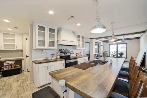 20353 Senior Rd, Von Ormy, TX 78073 photo 13