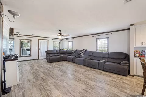 20353 Senior Rd, Von Ormy, TX 78073 photo 8