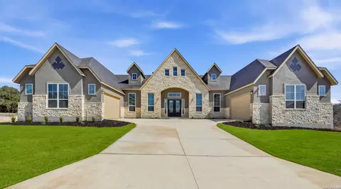 131 Raven Rd, Castroville, TX 78009