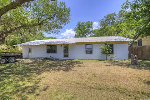 440 Rusch Ln, New Braunfels, TX 78130