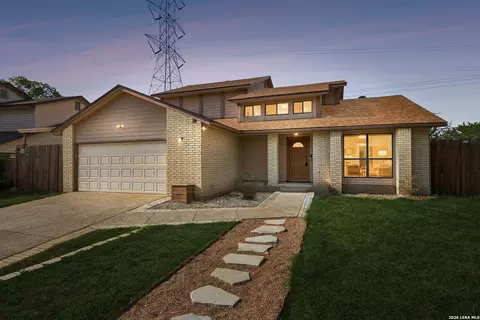 2127 Oak Bnd, San Antonio, TX 78259
