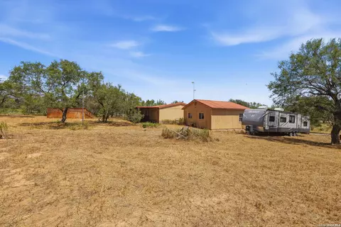 994 Quail Run, Lytle, TX 78052 photo 32