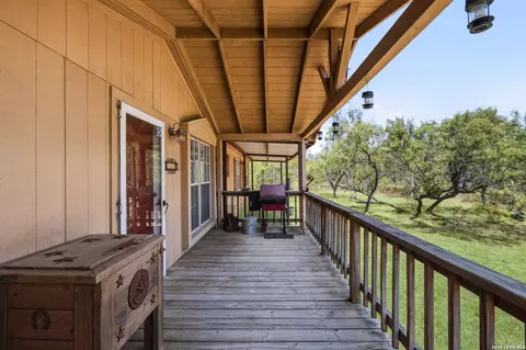 994 Quail Run, Lytle, TX 78052 photo 14