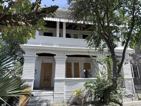 305 W Poplar St, San Antonio, TX 78212