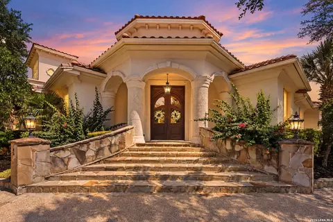 2 Belcourt Pl, San Antonio, TX 78257
