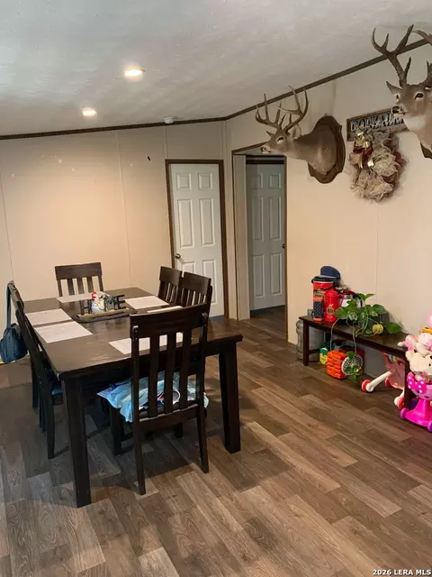 283 Oxford St, Cotulla, TX 78014 photo 6