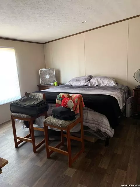 283 Oxford St, Cotulla, TX 78014 photo 4