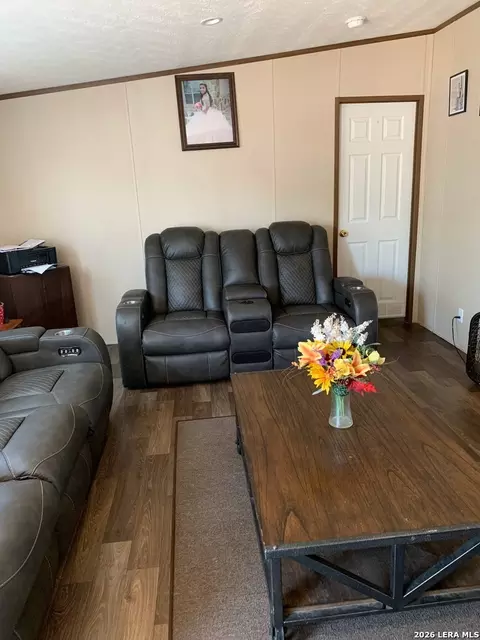 283 Oxford St, Cotulla, TX 78014 photo 2