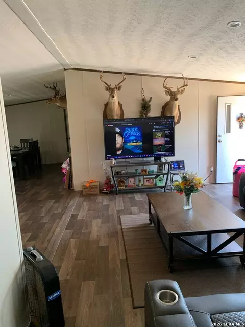 283 Oxford St, Cotulla, TX 78014 photo 7