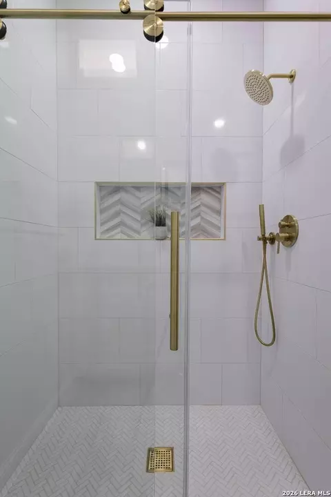 Bath - 3127 Jacob Dr, Eagle Pass, TX 78852 photo 6 of 7