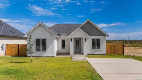 3127 Jacob Dr, Eagle Pass, TX 78852