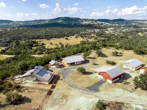 259 Gate Rd, Pipe Creek, TX 78063